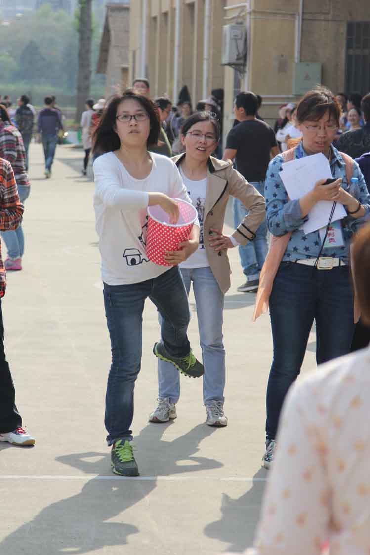 开云电子(中国)官方网站员工积极参加院趣味运动会